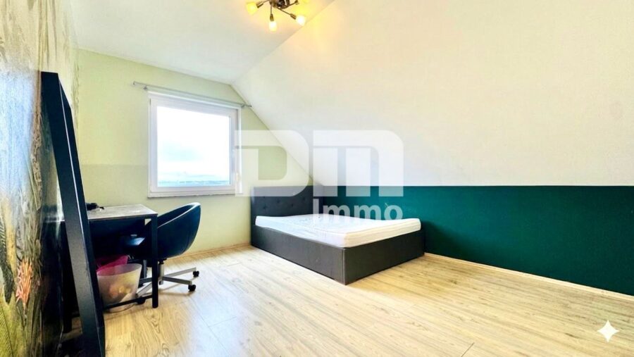 (R)eserviert!Modernes Wohnerlebnis mit großer Terrasse + Carport - OG / DG Schlafzimmer 2 / Kind 2